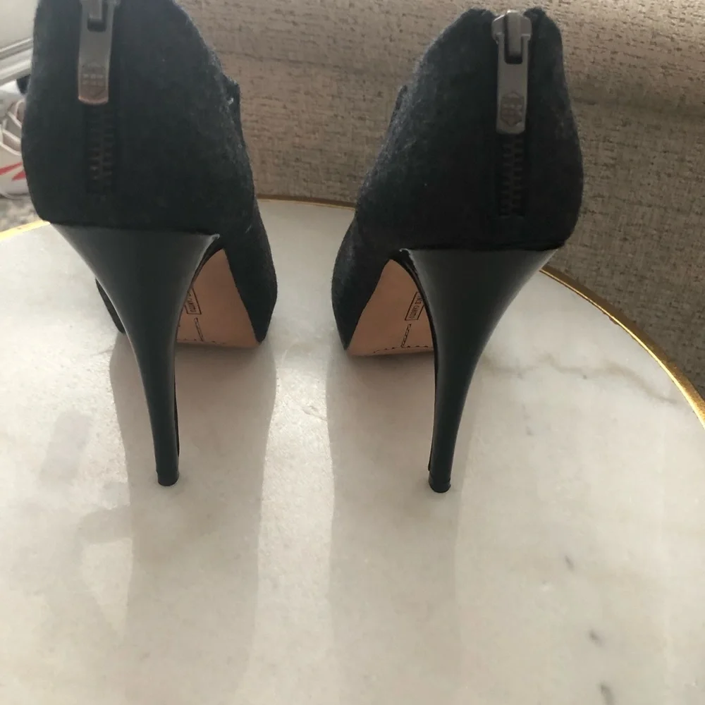 - Vince Camuto Heels HOST PICK 7-11-21 HP 2X - Picture 3 of 15